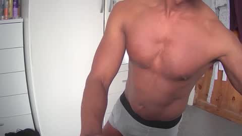 brownprince260 online show from March 13, 1:36 pm