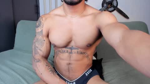 Snapshot of bruce_roldan chatting on January 18, 1:30 am bruce roldan online show from January 18, 1:30 am