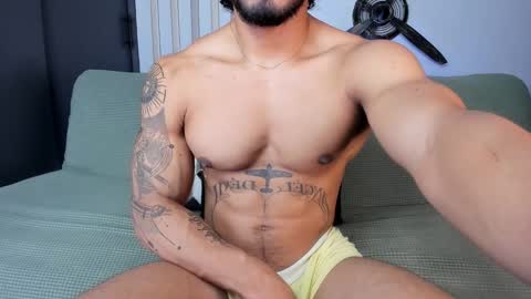 Snapshot of bruce_roldan chatting on February 2, 6:14 am bruce roldan online show from February 2, 6:14 am