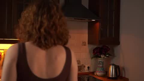 Tess online show from April 20, 6:11 pm
