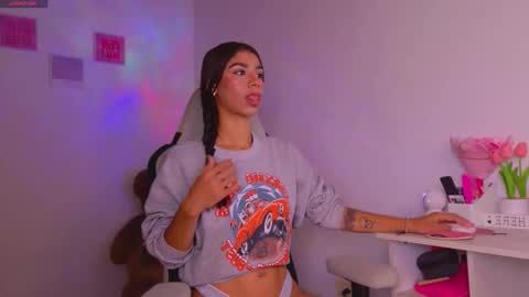 SARAH  online show from January 17, 5:50 am