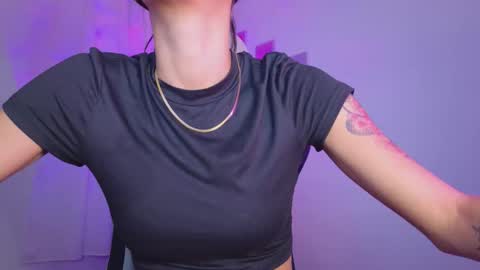 SARAH  online show from February 10, 2:58 am