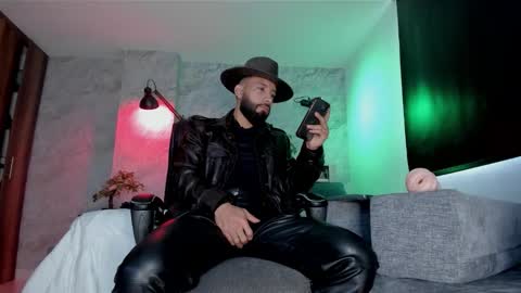 Andres Suarez online show from December 5, 12:36 pm