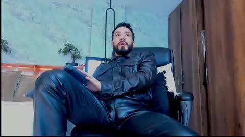 Snapshot of bruno_woods chatting on March 12, 4:13 pm Andres Suarez online show from March 12, 4:13 pm
