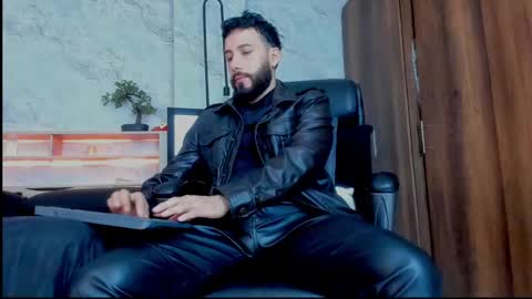 Snapshot of bruno_woods chatting on March 2, 3:59 pm Andres Suarez online show from March 2, 3:59 pm