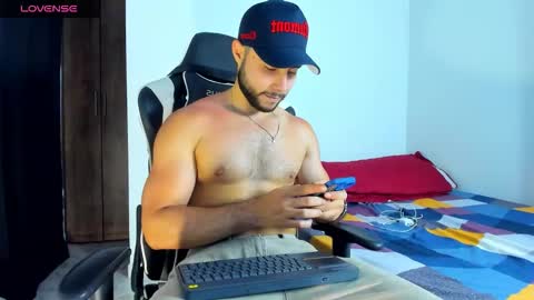Snapshot of bryan_oficials chatting on September 17, 2:37 am bryan_oficials online show from September 17, 2:37 am