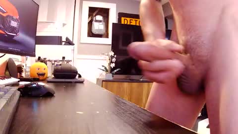 btone1979 online show from March 19, 1:38 pm