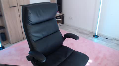 bubblebabe_ online show from October 19, 9:25 am