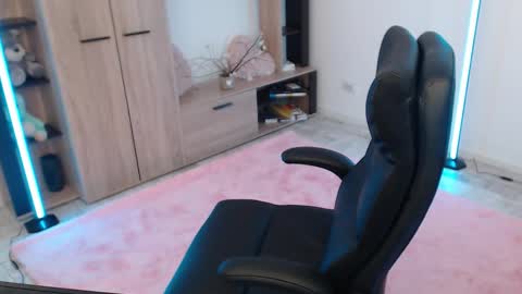 bubblebabe_ online show from October 22, 6:38 am