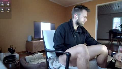 Leeo online show from December 9, 7:28 am