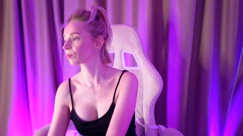 Snapshot of bubbling_crush chatting on March 10, 10:45 pm bubbling_crush online show from March 10, 10:45 pm