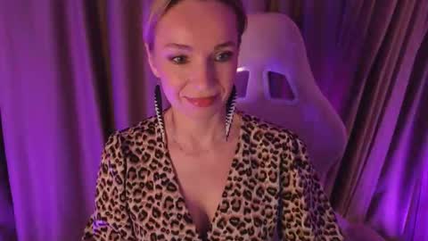 Snapshot of bubbling_crush chatting on March 1, 10:10 pm bubbling_crush online show from March 1, 10:10 pm