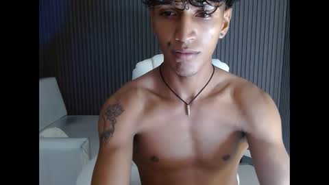 Snapshot of bull_cam chatting on September 13, 7:27 pm bull_cam online show from September 13, 7:27 pm