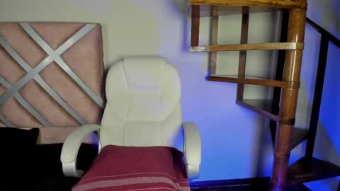Snapshot of bulma_bambina_ chatting on February 13, 12:35 am Bulma Bambina online show from February 13, 12:35 am
