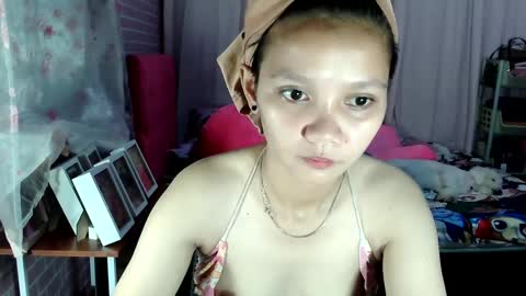 Snapshot of bunny_flower18 chatting on December 12, 10:56 am bunny_flower18 online show from December 12, 10:56 am