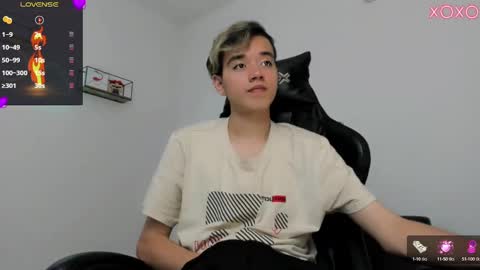 Snapshot of bunny_maxxi chatting on March 3, 3:22 pm bunny online show from March 3, 3:22 pm