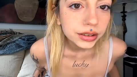 Bunnyaliengirl online show from January 19, 6:21 pm