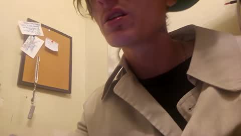 Snapshot of burntbuns710 chatting on December 11, 6:58 am LostSingledad online show from December 11, 6:58 am