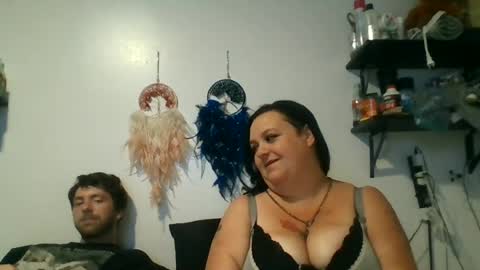 bustymilf94 online show from June 19, 5:24 am