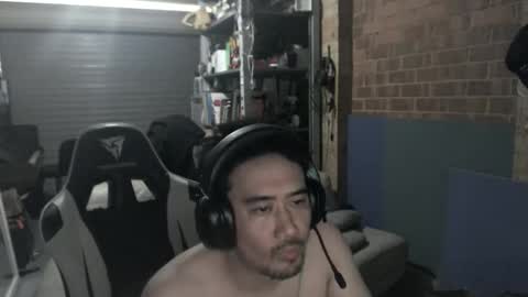 buzzzzzzz01 online show from September 24, 5:14 am