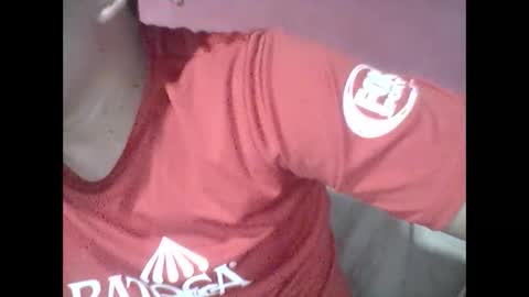 Snapshot of cachito83915 chatting on December 3, 3:37 am Cachudosexy online show from December 3, 3:37 am