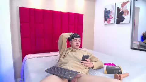Snapshot of cady_hot chatting on September 12, 12:01 am Cady online show from September 12, 12:01 am