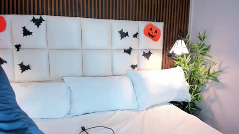 CailynBrown online show from October 28, 4:24 am