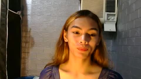 caitessa_bellemoir online show from May 26, 2:23 pm