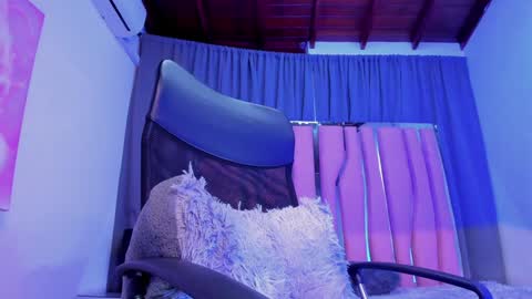 Snapshot of caitlyn_jones chatting on December 6, 1:35 am Caitlyn online show from December 6, 1:35 am