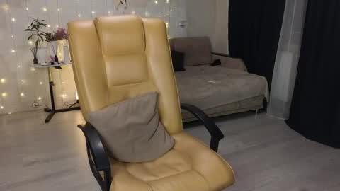 Dasha       inst       dasha is nice online show from May 31, 9:27 pm