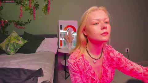 Robin online show from November 19, 11:09 am