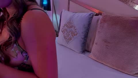 Anna Banana online show from November 6, 9:07 pm