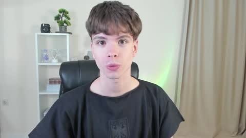 Hey I am Calvin  online show from December 4, 7:06 pm