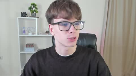 Hey I am Calvin  online show from December 3, 7:06 pm