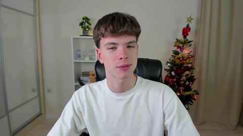 Hey I am Calvin  online show from December 18, 7:08 pm