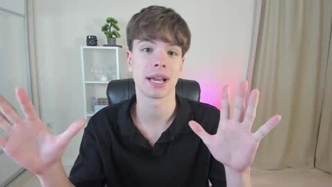Hey I am Calvin  online show from December 6, 7:17 pm