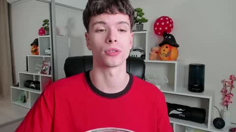 Hey I am Calvin  online show from March 12, 7:14 pm