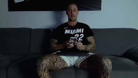 Calvin  online show from October 12, 8:10 pm