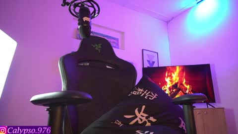 Calypso and Kayla online show from February 7, 9:15 pm