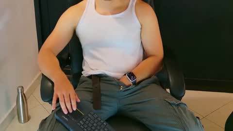 Snapshot of camara110 chatting on January 24, 4:05 am camara110 online show from January 24, 4:05 am