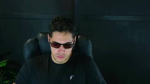 Snapshot of camara110 chatting on March 4, 7:11 pm camara110 online show from March 4, 7:11 pm