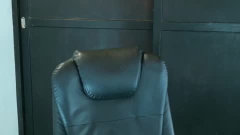 Snapshot of camara110 chatting on February 11, 12:28 am camara110 online show from February 11, 12:28 am