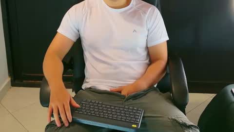 Snapshot of camara110 chatting on January 27, 5:37 pm camara110 online show from January 27, 5:37 pm