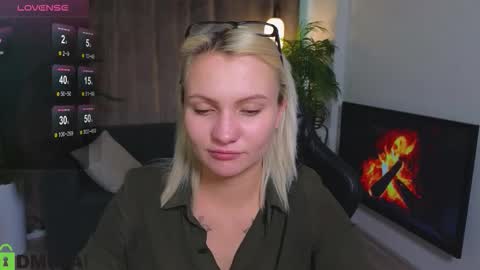 Cameron online show from October 22, 9:23 am