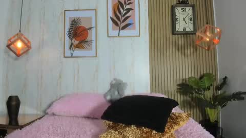 Snapshot of cameroncollinss chatting on February 18, 11:52 pm Cameron online show from February 18, 11:52 pm