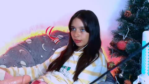 Snapshot of cami_casti777 chatting on December 10, 2:17 pm trini-1000 online show from December 10, 2:17 pm