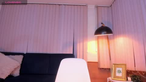 Snapshot of cami_cruzz chatting on February 1, 11:37 pm Camila cruz online show from February 1, 11:37 pm