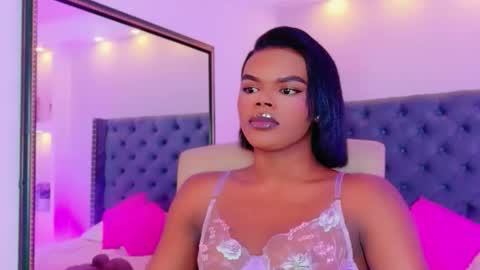 camiestrada online show from September 25, 8:10 am