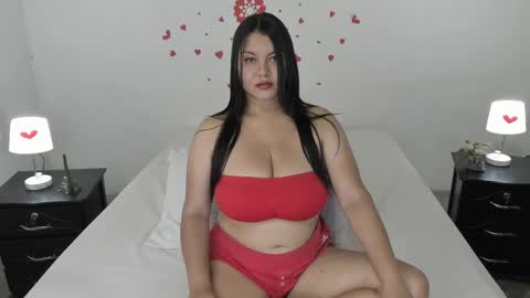 Snapshot of camihotboobs chatting on February 14, 9:21 pm camihotboobs online show from February 14, 9:21 pm