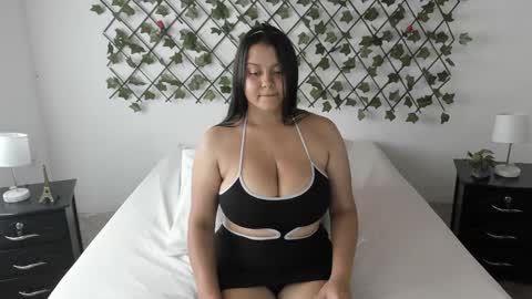 Snapshot of camihotboobs chatting on January 14, 7:43 pm camihotboobs online show from January 14, 7:43 pm